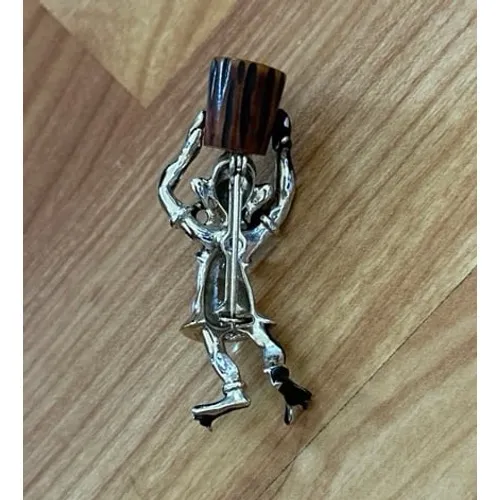 VINTAGE CHARLES F WORTH BAKELITE AFRICAN NATIVE GIRL W/ DRUM BROOCH PIN - Image 2