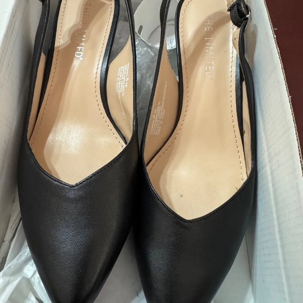 The Limited, Wms. Sz..8, Black Manana Leather, Kitten Heels Vintage - Image 3