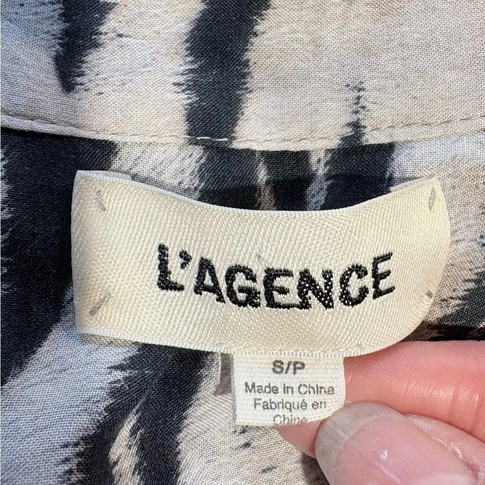 L'AGENCE Holly Tiger Print Button Down Shirt in Coconut Husk Sz Small🧡 - Image 10