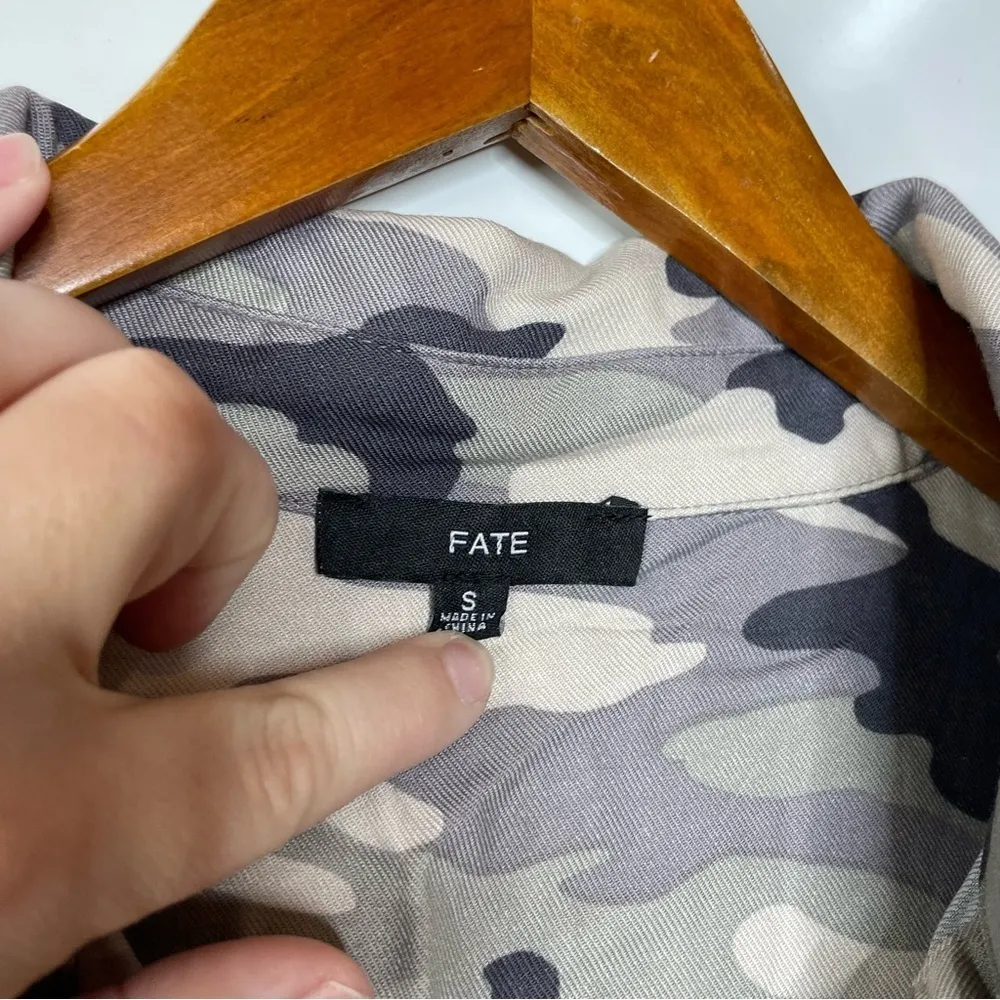 Fate Camo Button Down Top Size Small - Image 4