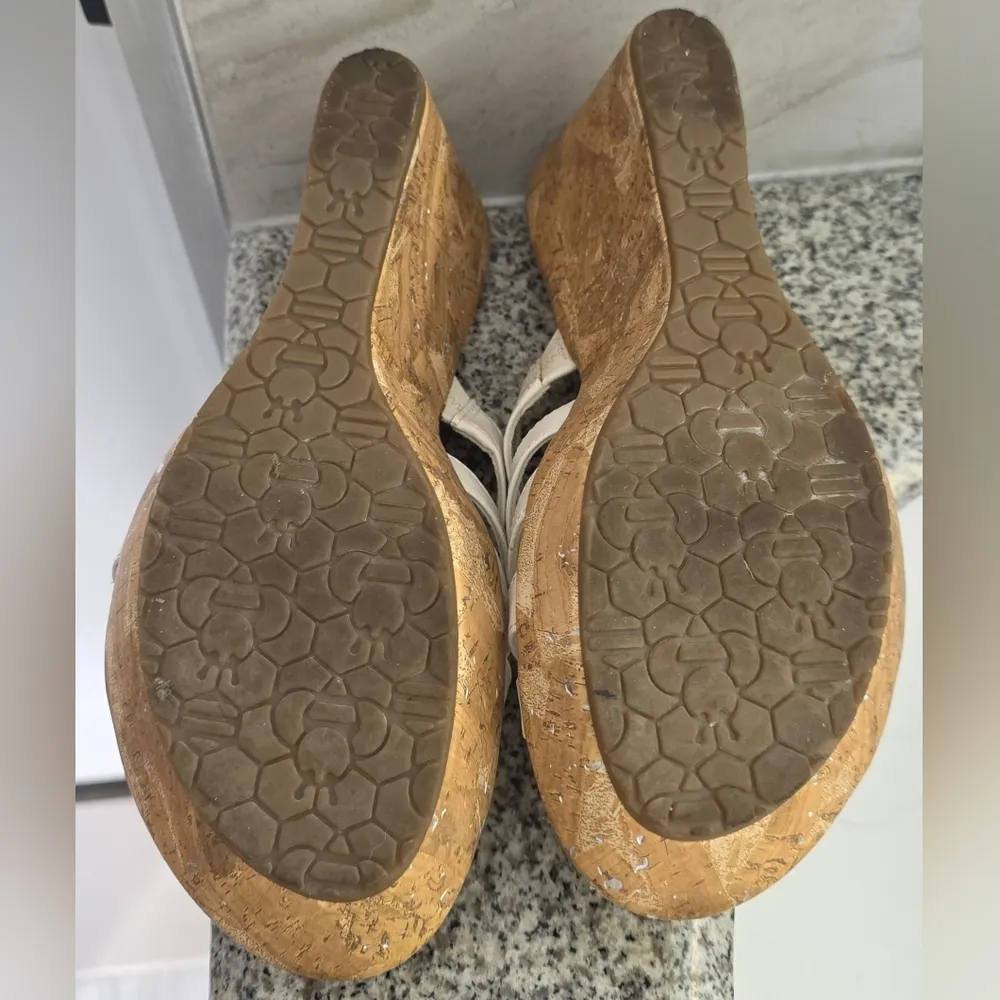 White Mountain Silver Flower Wedge Sandals 100-W11095 Quiz 8.5 - Image 7