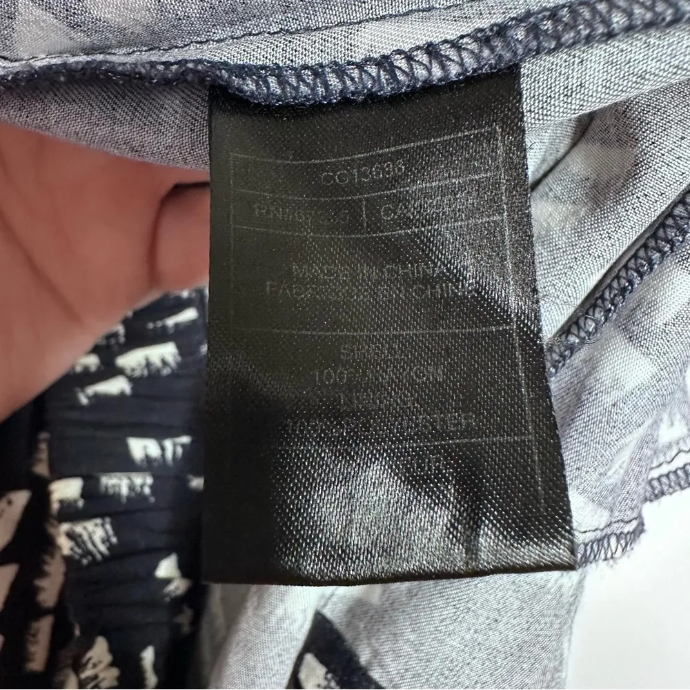 Cupcakes and Cashmere Navy and White Jaxon Open Back Romper Size Small - Image 8