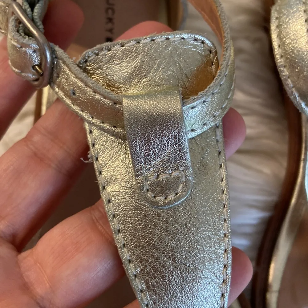 Lucky 🍀 Sandals size 7M brand new without tags see pictures golden color - Image 3