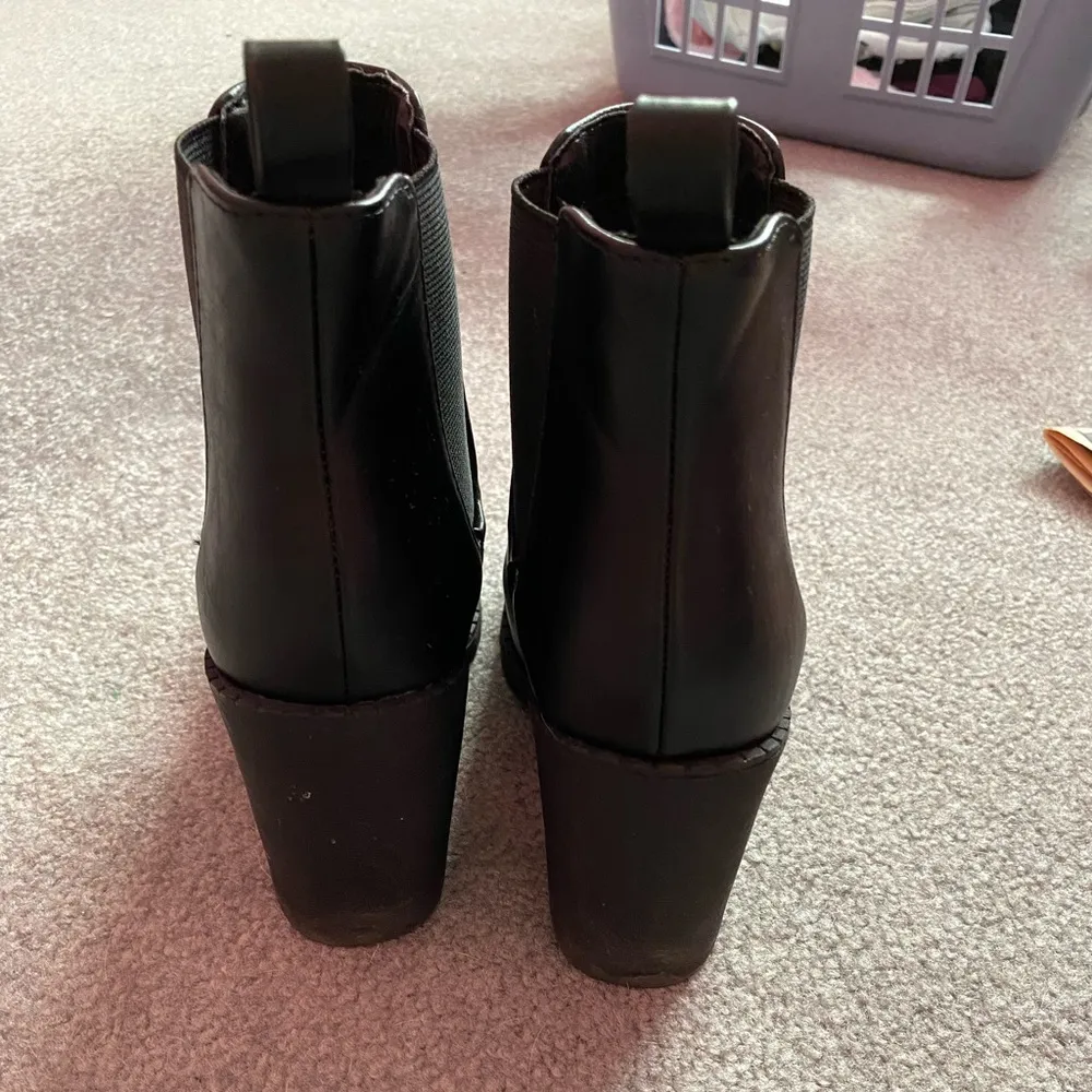 NWOT Suede Heeled Boots - Image 3