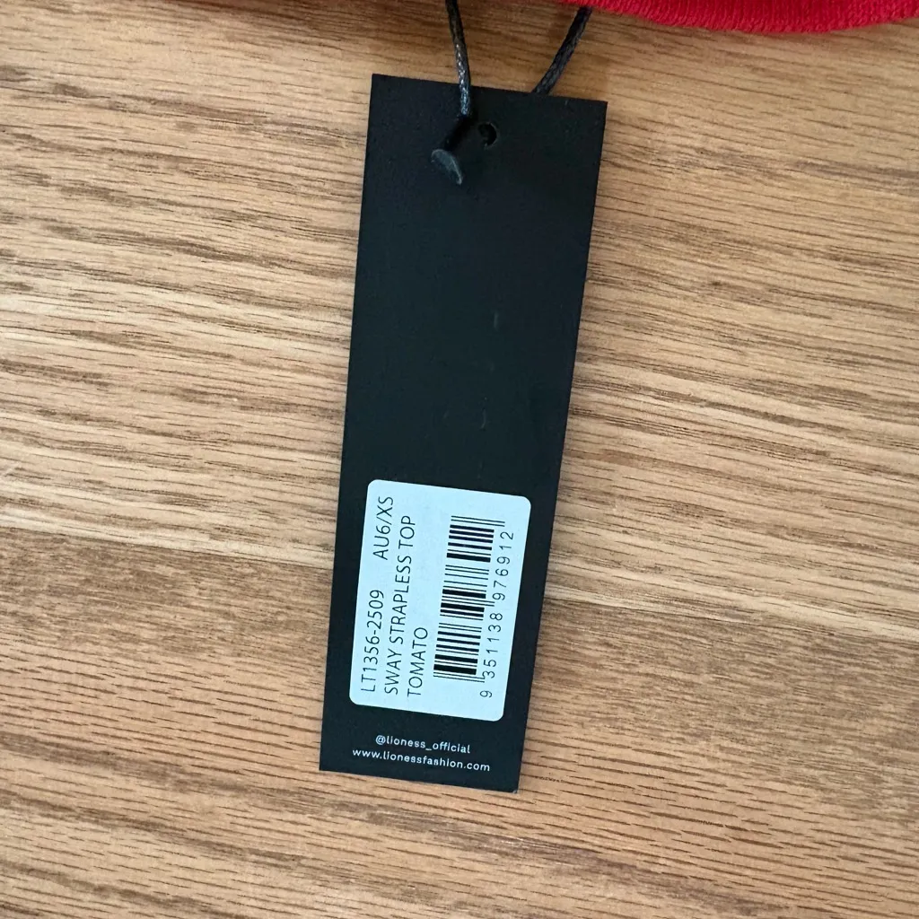 Lioness red tube top - Image 2