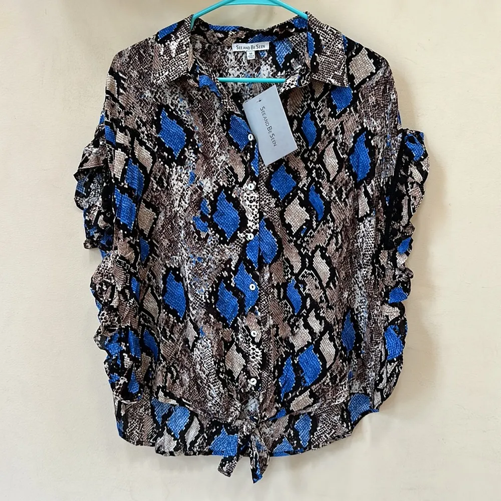Snakeskin and bright blue! Office or Date night! Short sleeve button down. Brown Size M - Image 3