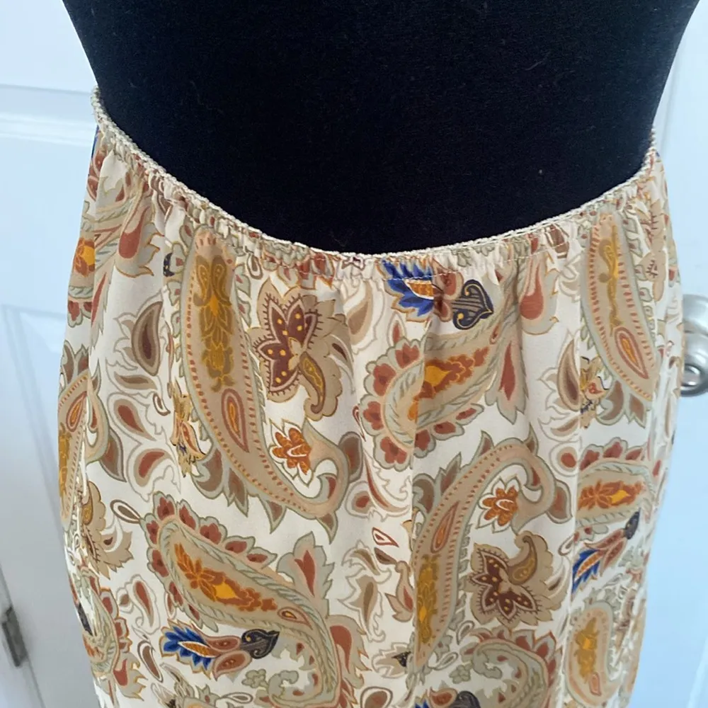 Kathy Ireland Y2k Paisley Print Skirt in Beige. - Image 9