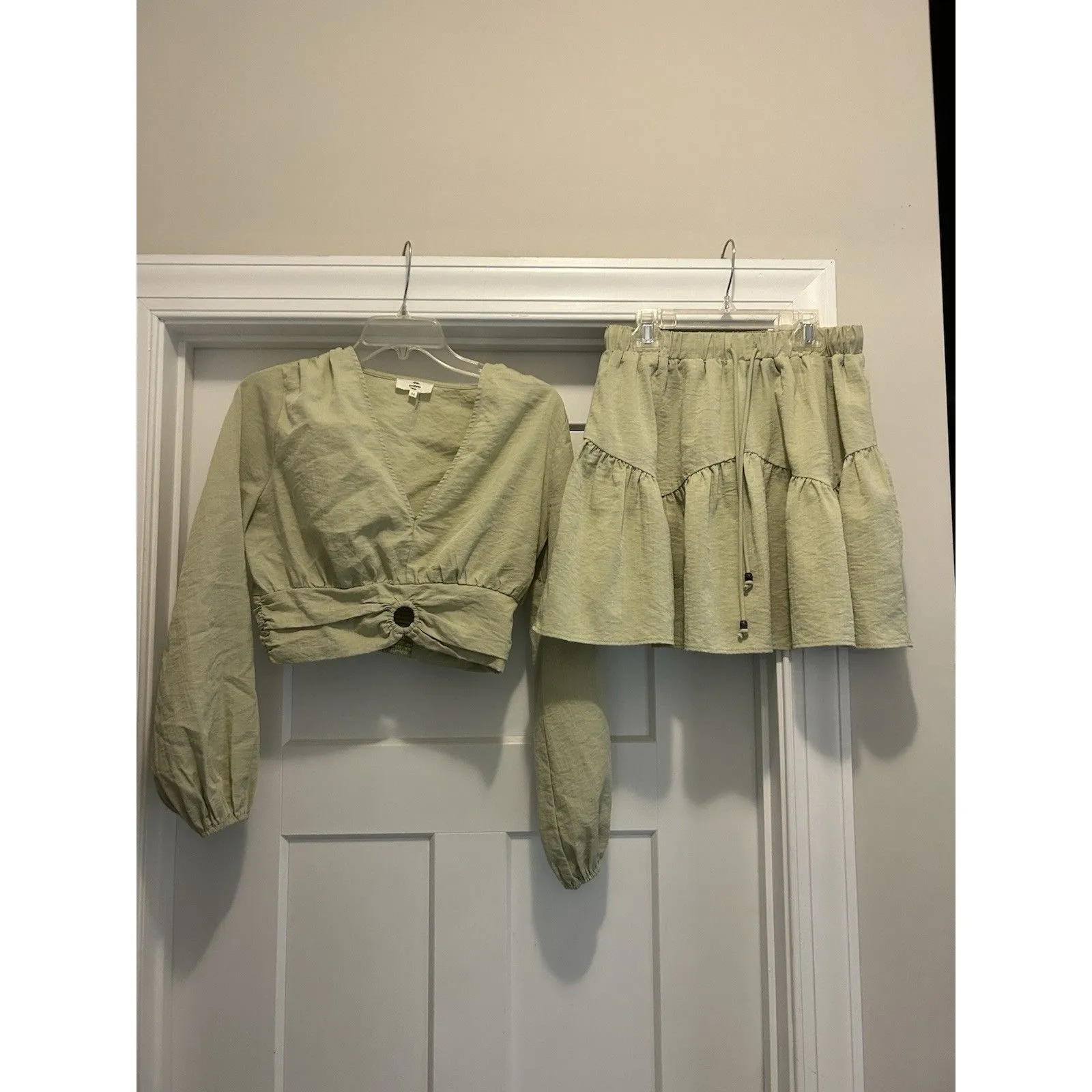 Entro Size Medium Set Women 2 Piece Outfits V Neck Crop Top & Mini Skirt Green - Image 2