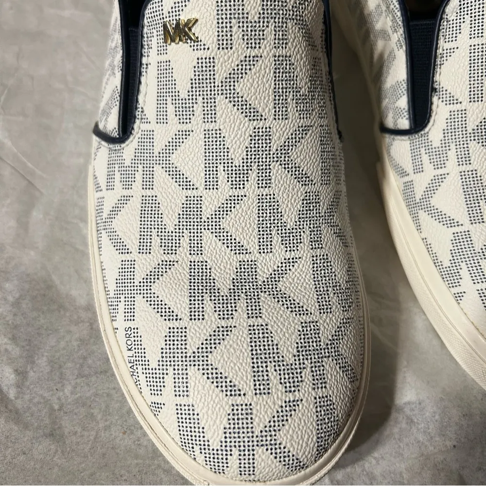 Women’s Micheal kors slip on shoes size 9.5 - Image 2