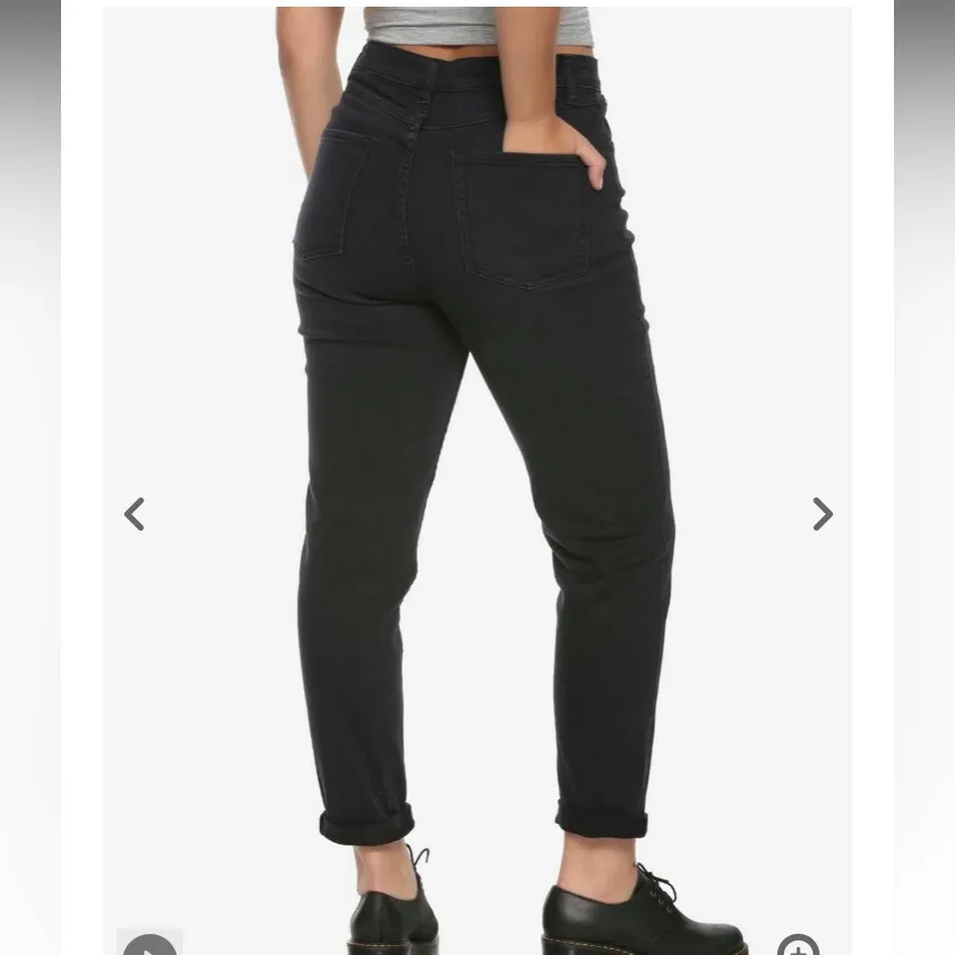 HT Black Denim Mom Jeans Hot Topic - Image 3