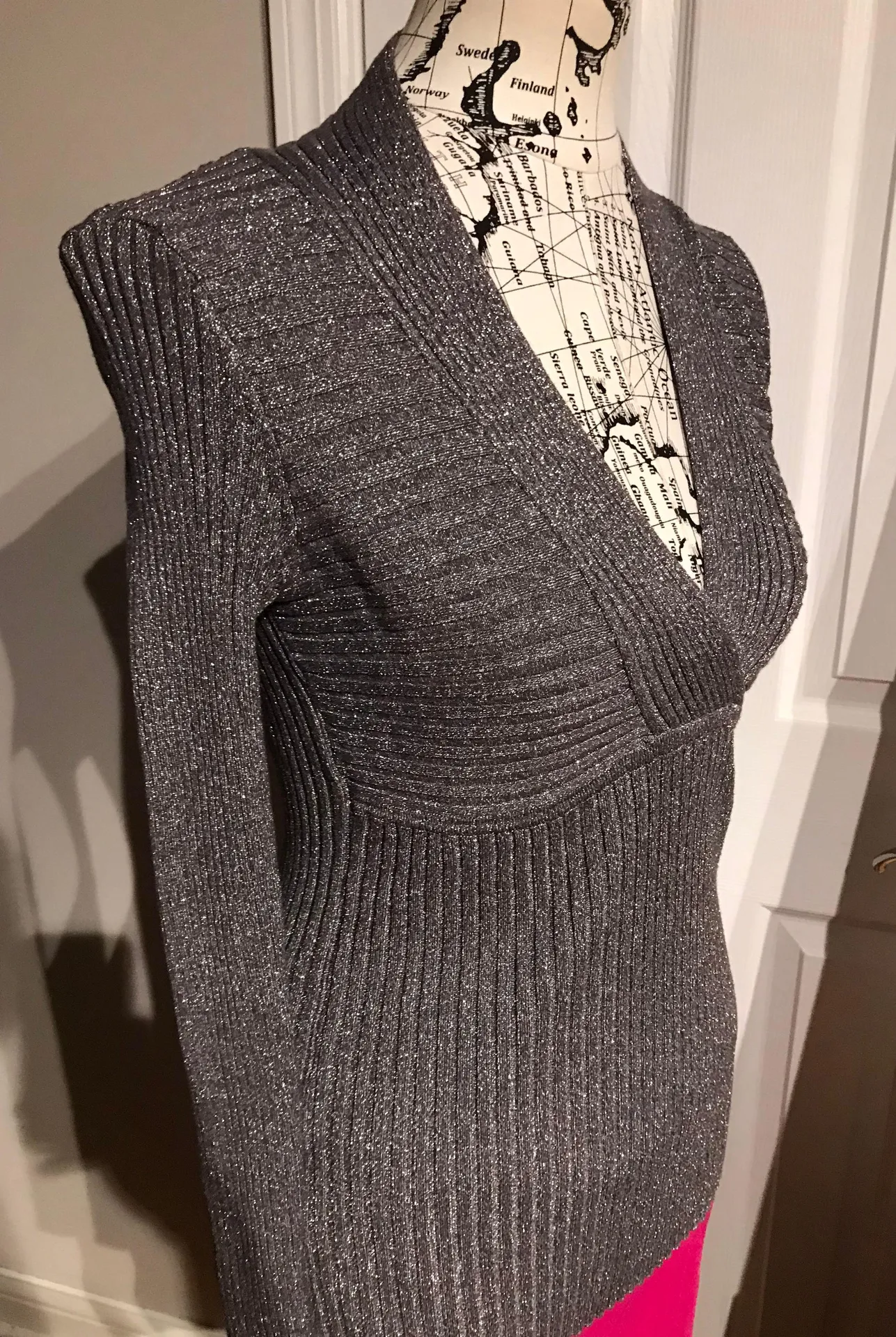 International concepts Inc Metallic Shiny Top Blouse Long Sleeve Fit Bodice V Neck  - Image 3