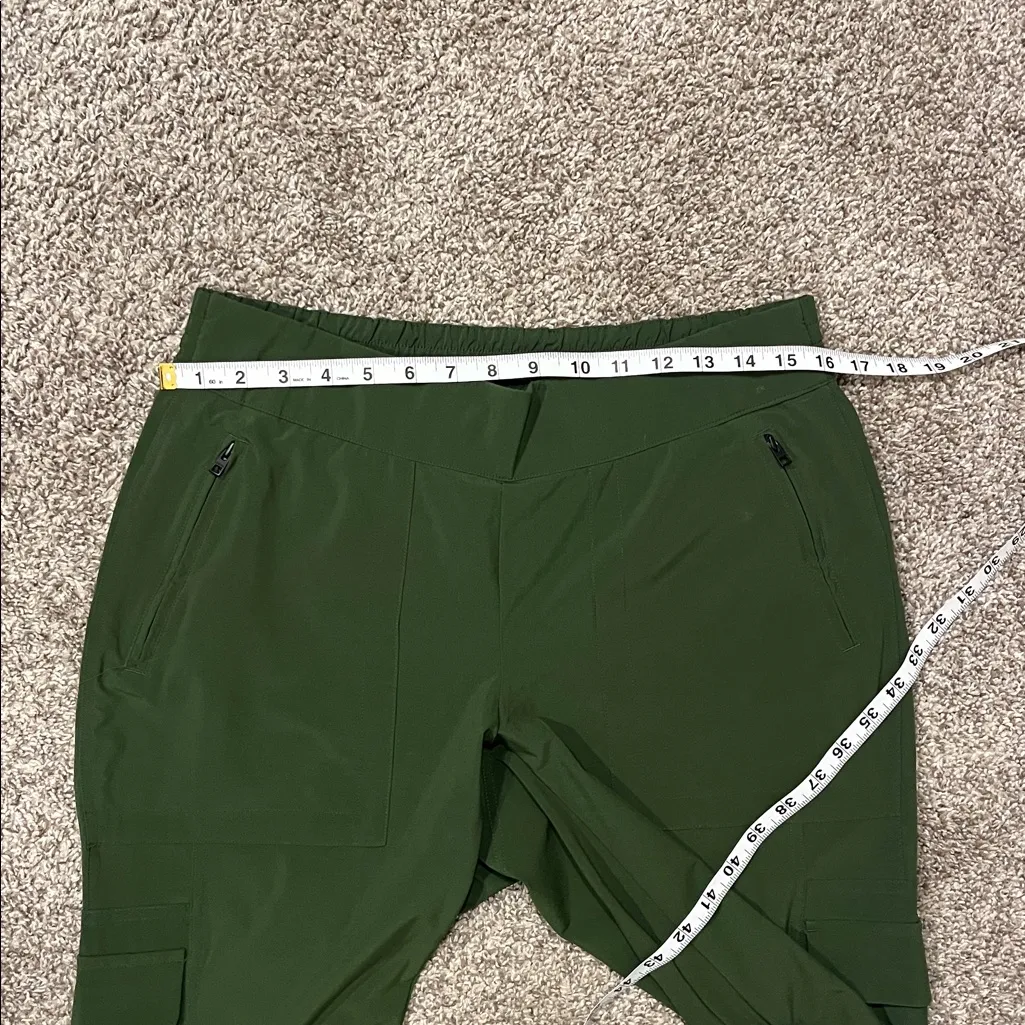 Athleta Chelsea Cargo Pants Size 10 in Green - Image 12