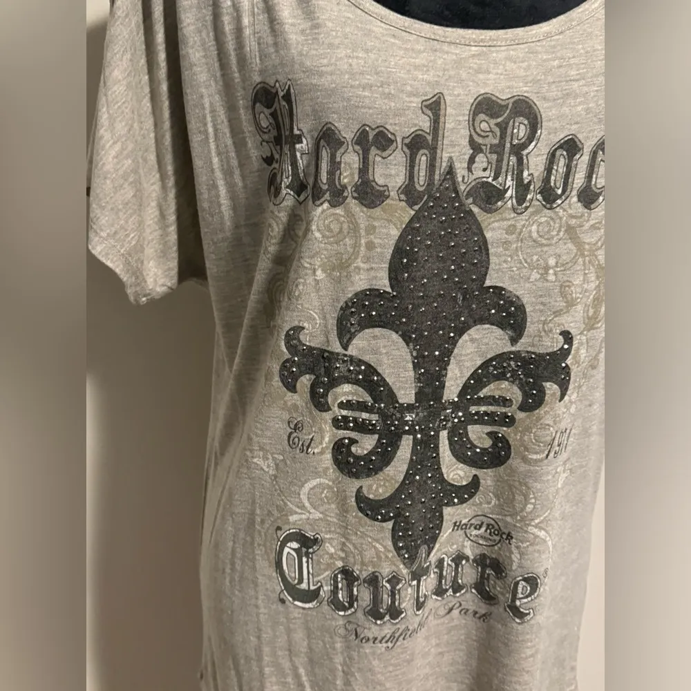 EUC Hard Rock Couture Gray & Black Northfield Park Graphic Tee size medium - Image 2