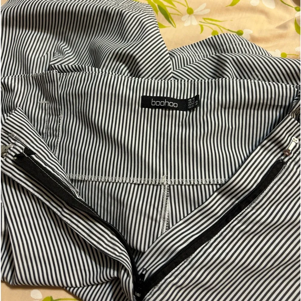 Paper Bag Shorts from Boohoo Size 16 Black White Stripes - Image 5
