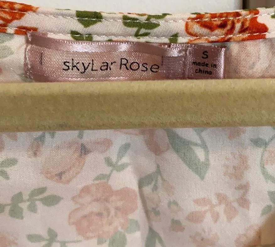 Skylar rose Button Crop Top - Image 6