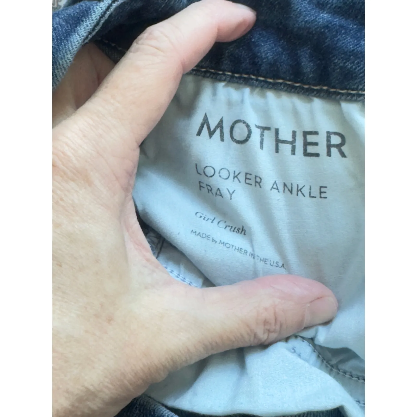 MOTHER Denim Looker Ankle Fray Girl Crush Size 28 - Image 4
