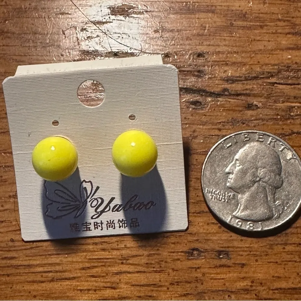 Yabao Asian Neon Fluorescent Yellow Stud Earrings NWT - Image 5