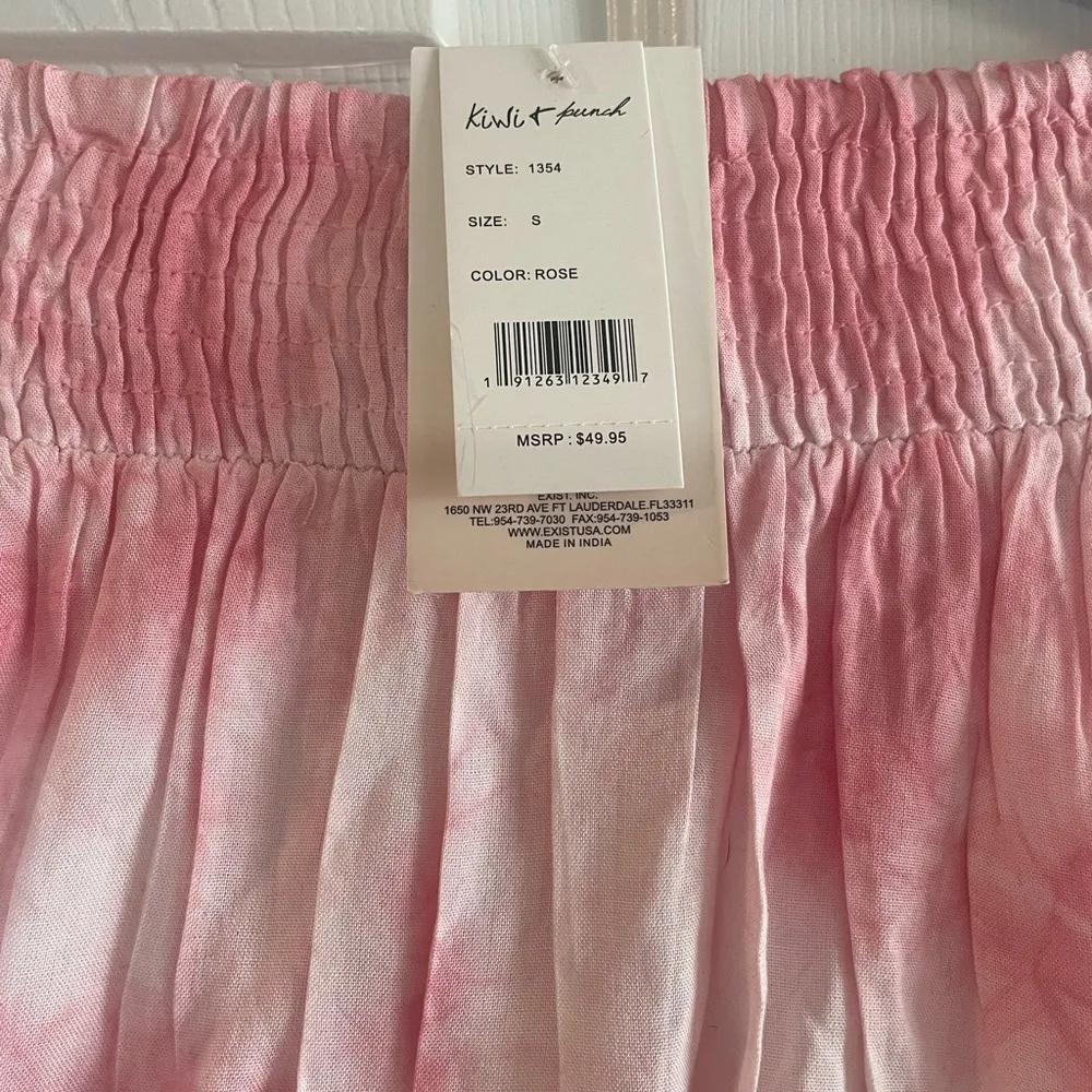 NWT Kiwi & Punch Women's Tie Dye Off Shoulder Crop Top Blush size small Pink - Image 5