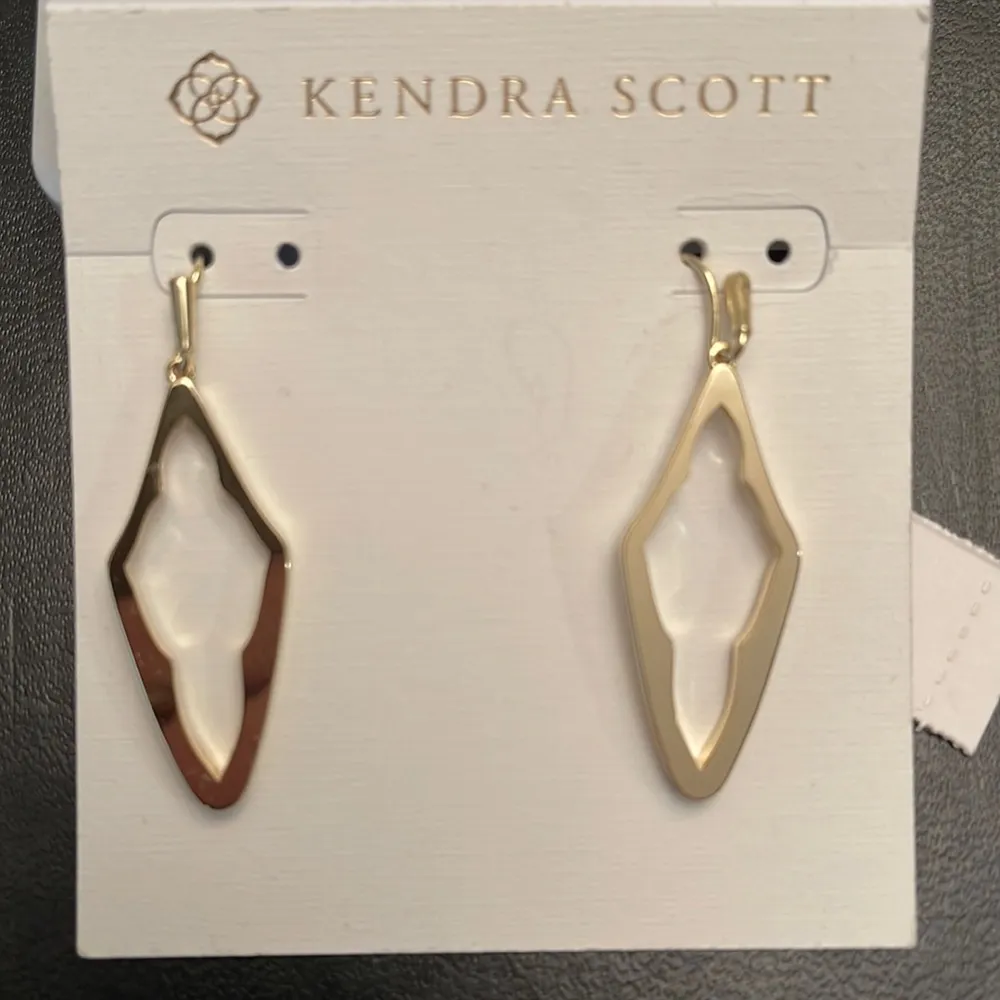 NWT Kendra Scott Gold Eloganted Hoop - Image 4