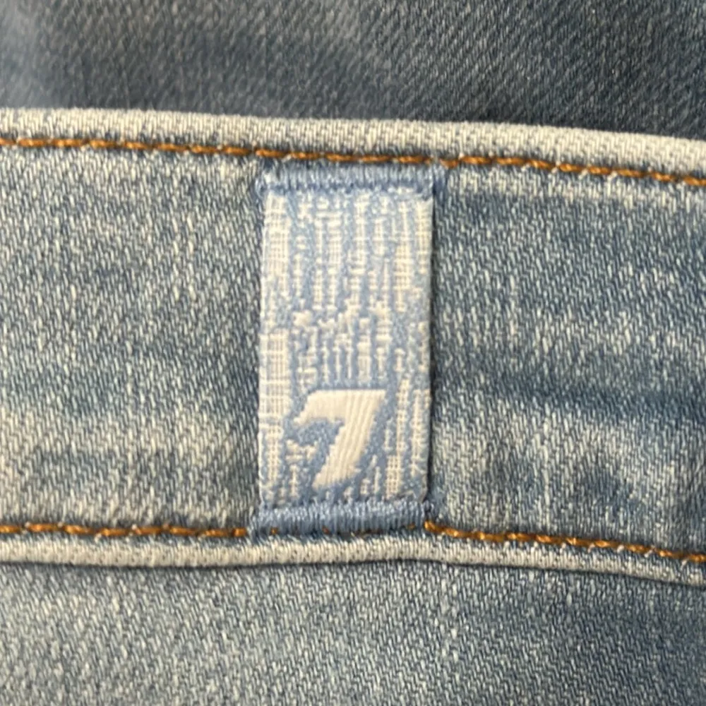 7 For All Mankind Women's light wash Denim Mid Roll Shorts Size 26 - Image 9