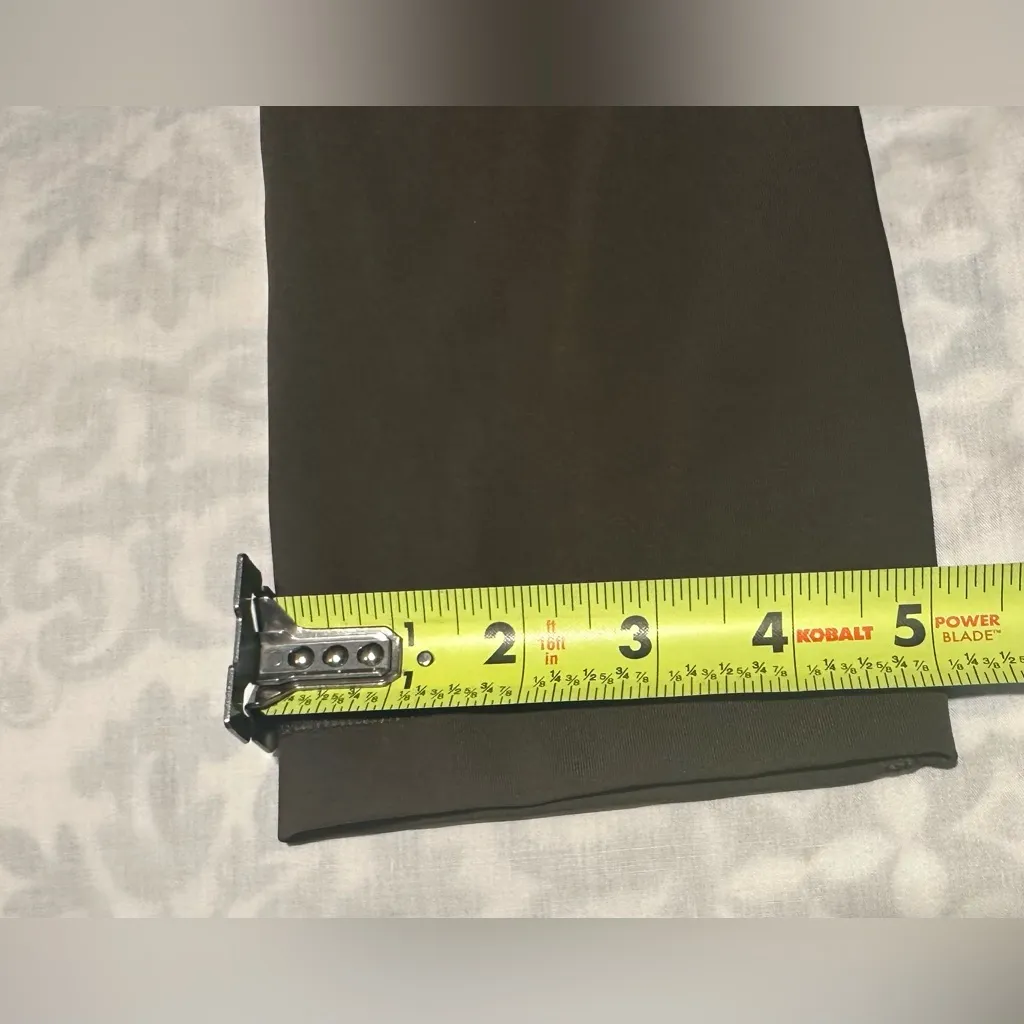 Lululemon olive green women capri Leggings size 4 - Image 8