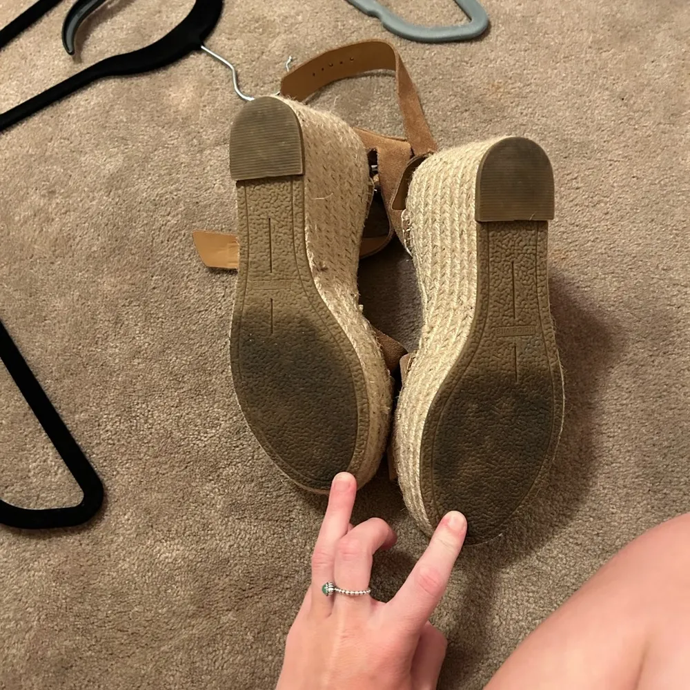 Dolce Vita Wedges Size 7 - Image 4