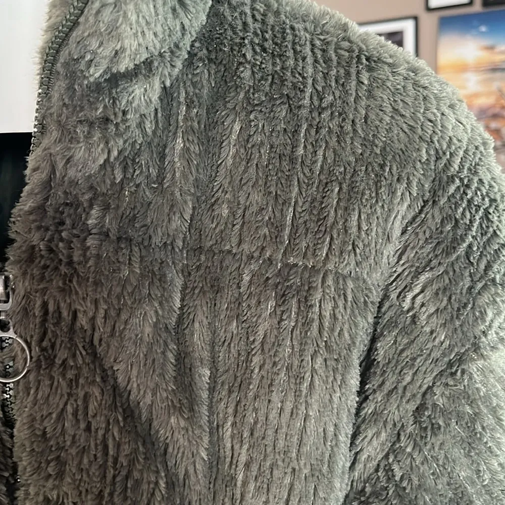 Wild Fa­ble Cord Puffer Jack­et - Image 5