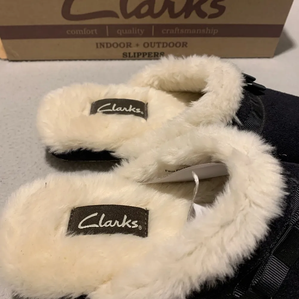 Clark’s black suede women’s slide in/open slippers sz 7M New in Box with no tags - Image 2