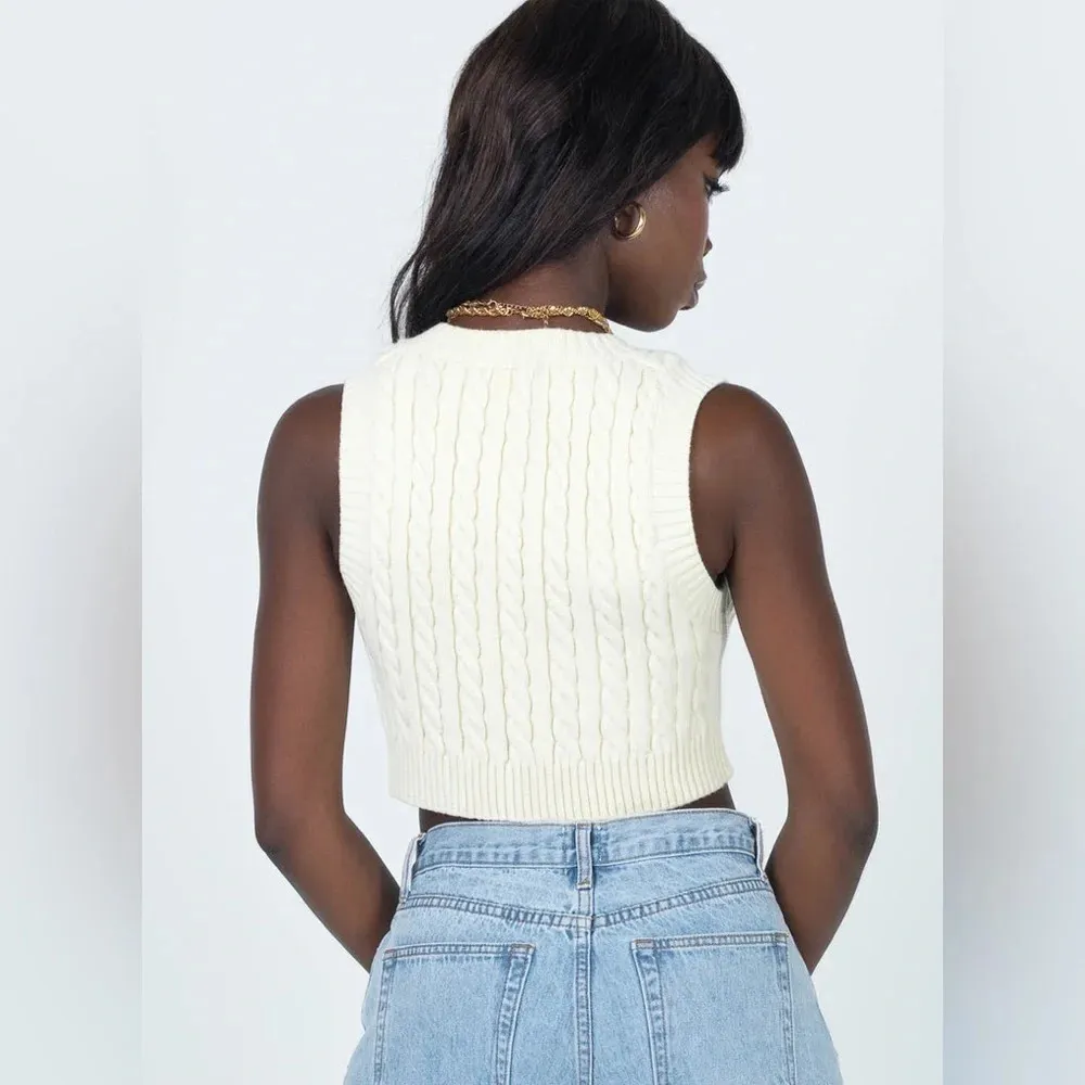Princess Polly Sydney Cropped V-Neck Sweater Vest in Cream Size S/M - Image 4