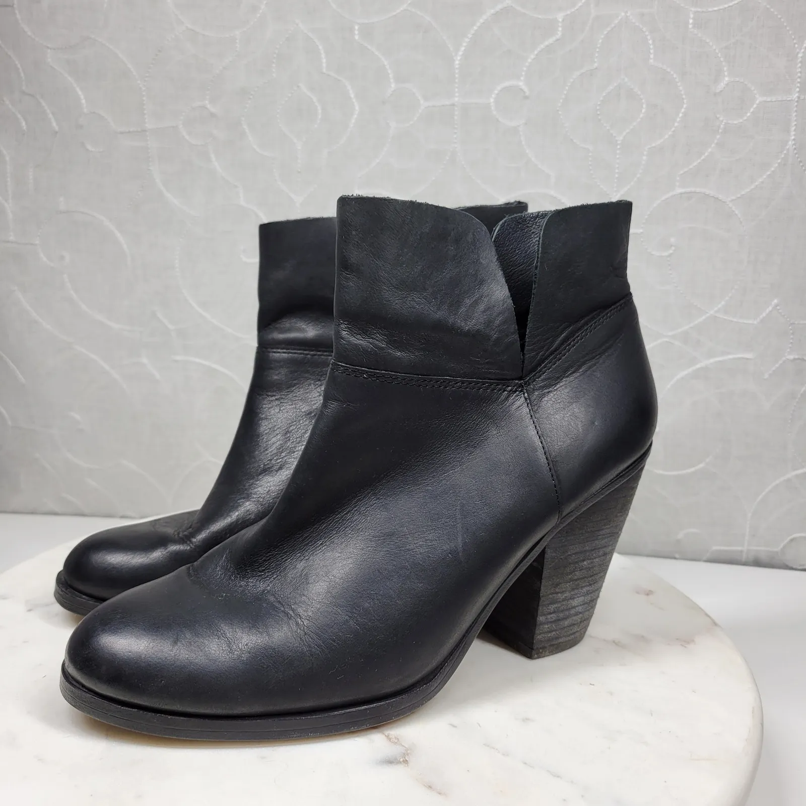 Vince‎ Camuto Helyn Ankle Boots Womens 8.5 Black Soft Leather Pull On Block Heel - Image 4