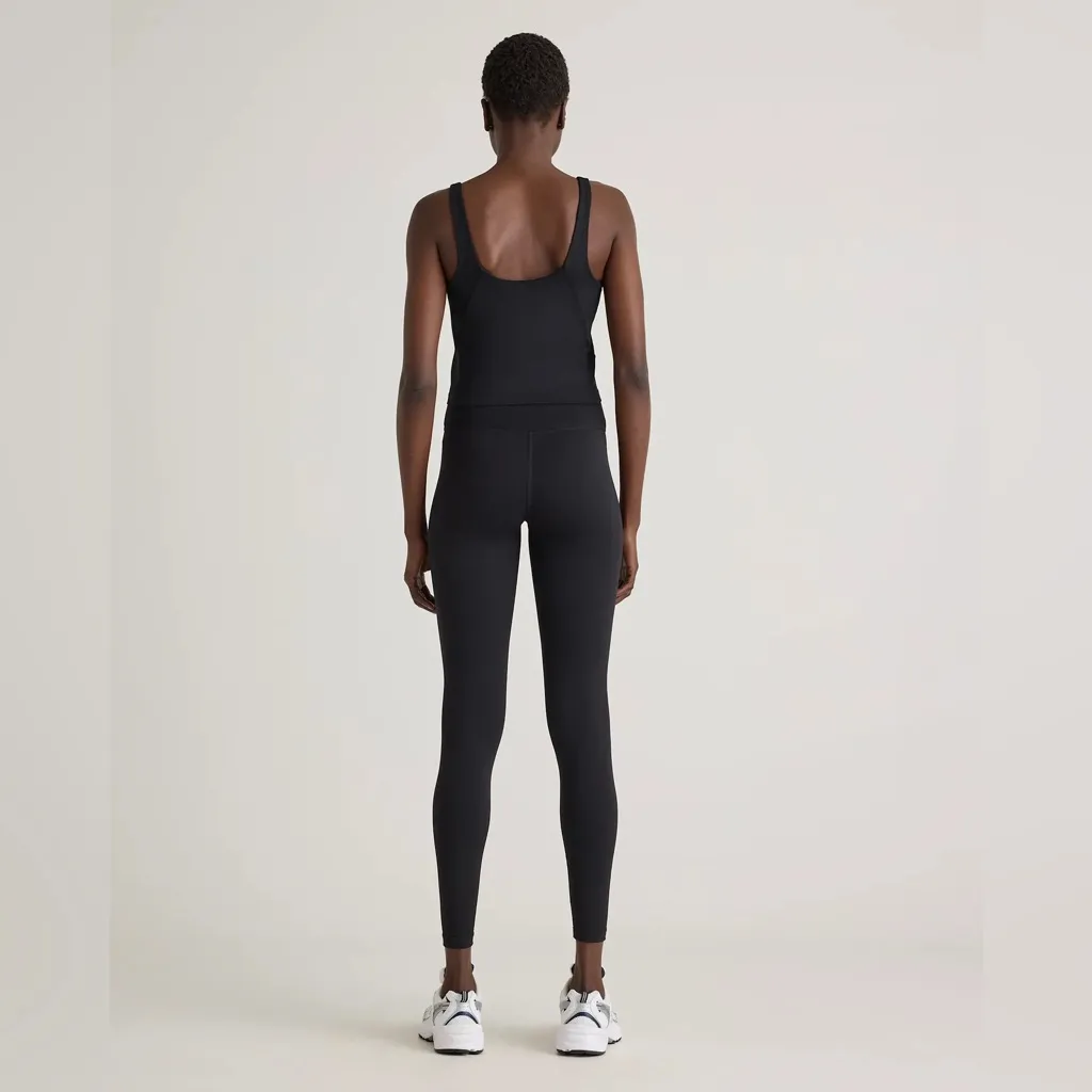 NWOT Quince Women's Ultra Form V Neck Black Cropped Sports Bra Sz Small - Image 3