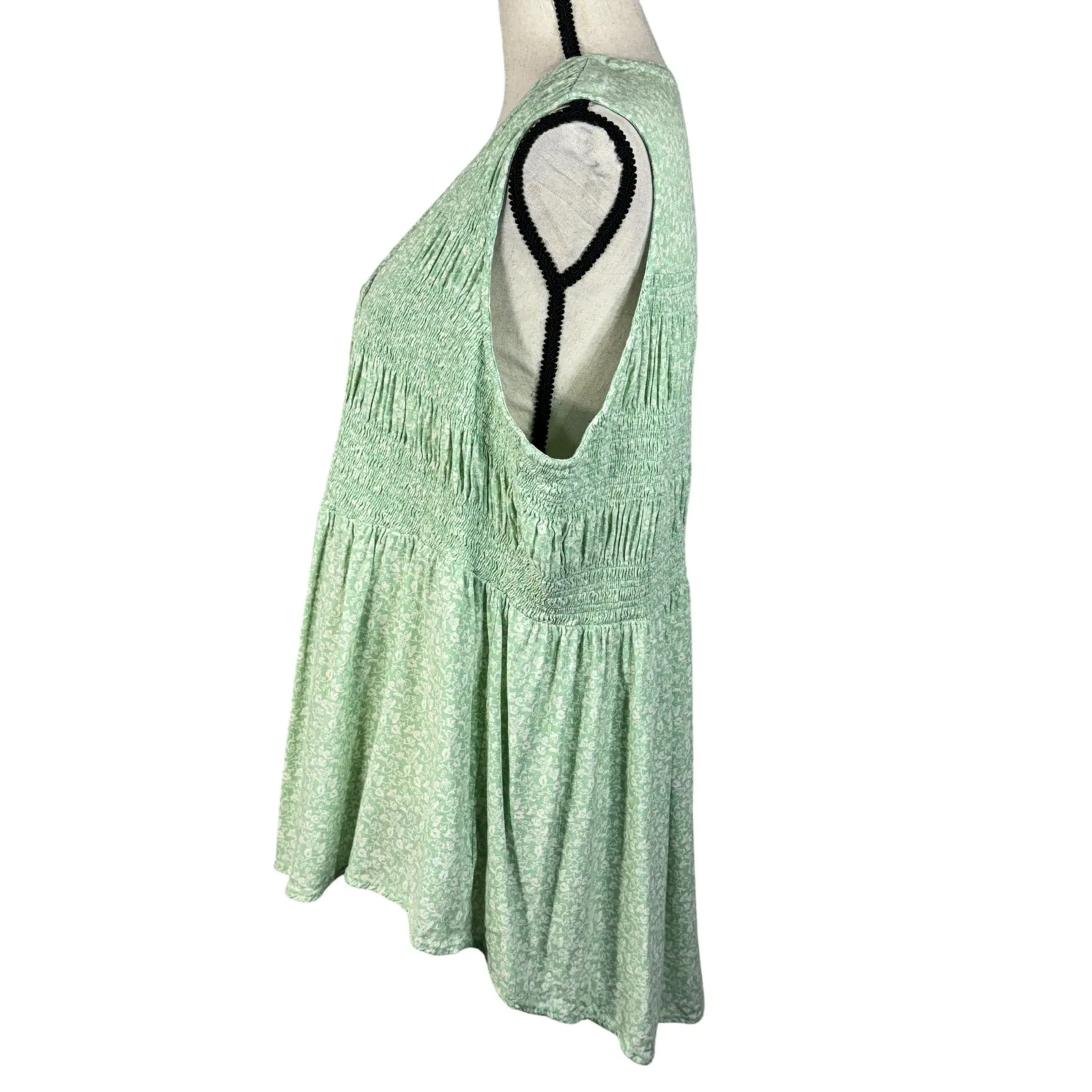 Torrid SZ 2 (2X-Large) Top Sleeveless Floral Hi-Low Hem V-Neck Smocked Button-Up - Image 5