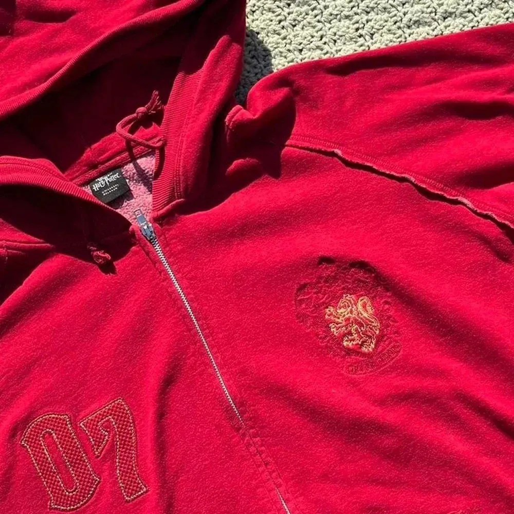Gryffindor red drawstring hoodie with a kangaroo pocket M - Image 3