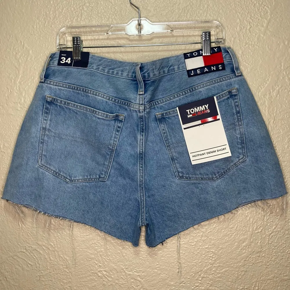 NWT Tommy Jeans Women's Hotpant Denim Shorts Size 34 - Image 3