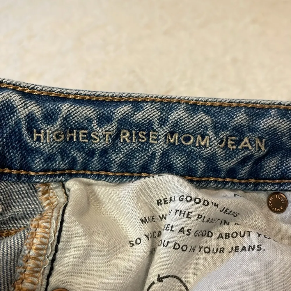 American Eagle- Highest Rise Mom Jean Light Wash Distressed Pockets- Size 0 - Image 4