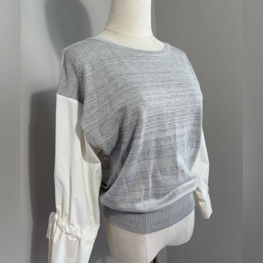 Women’s Gray crewneck knit top with accent sleeves size small - Image 3