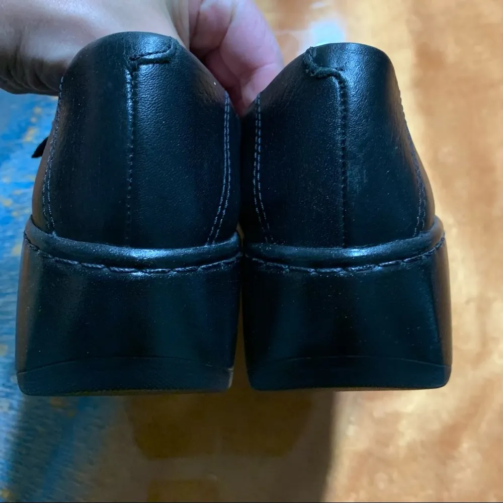 Clarks Black Leather Slip on heeled loafer size 8.5 - Image 5