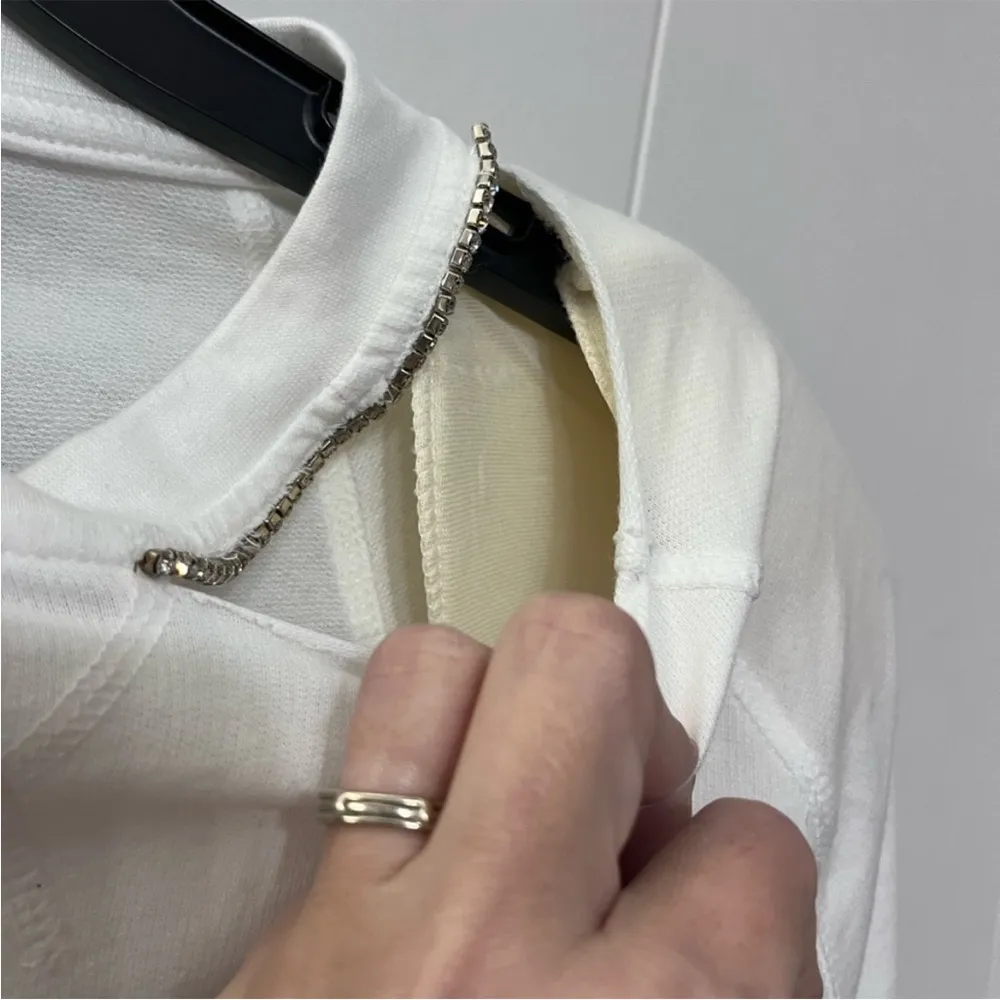 NEW Alla Berman Leo Cropped Sweatshirt Size Small White - Image 9