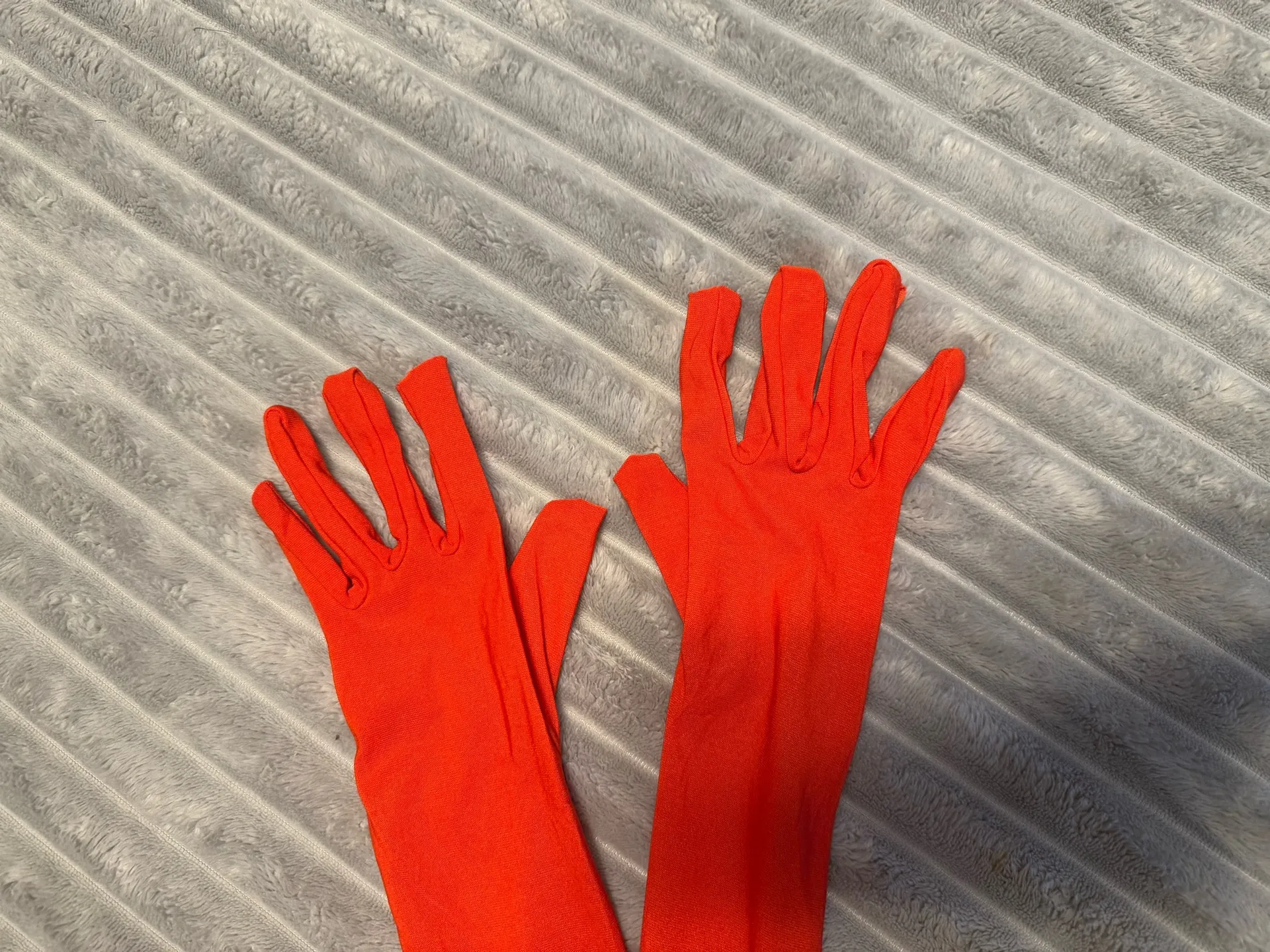 Long Red Gloves - Image 3