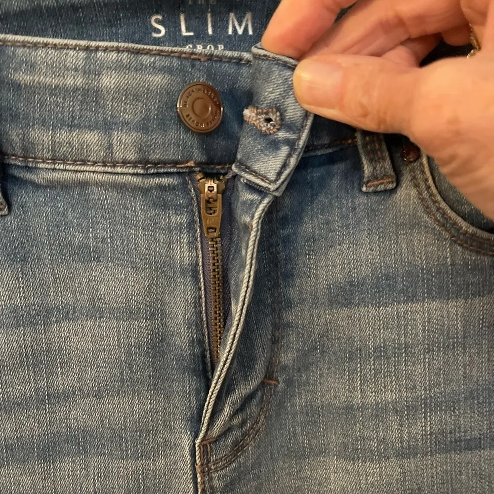 White House Black Market The Slim Crop medium wash mid-rise beaded jeans. Size 0 - Image 4