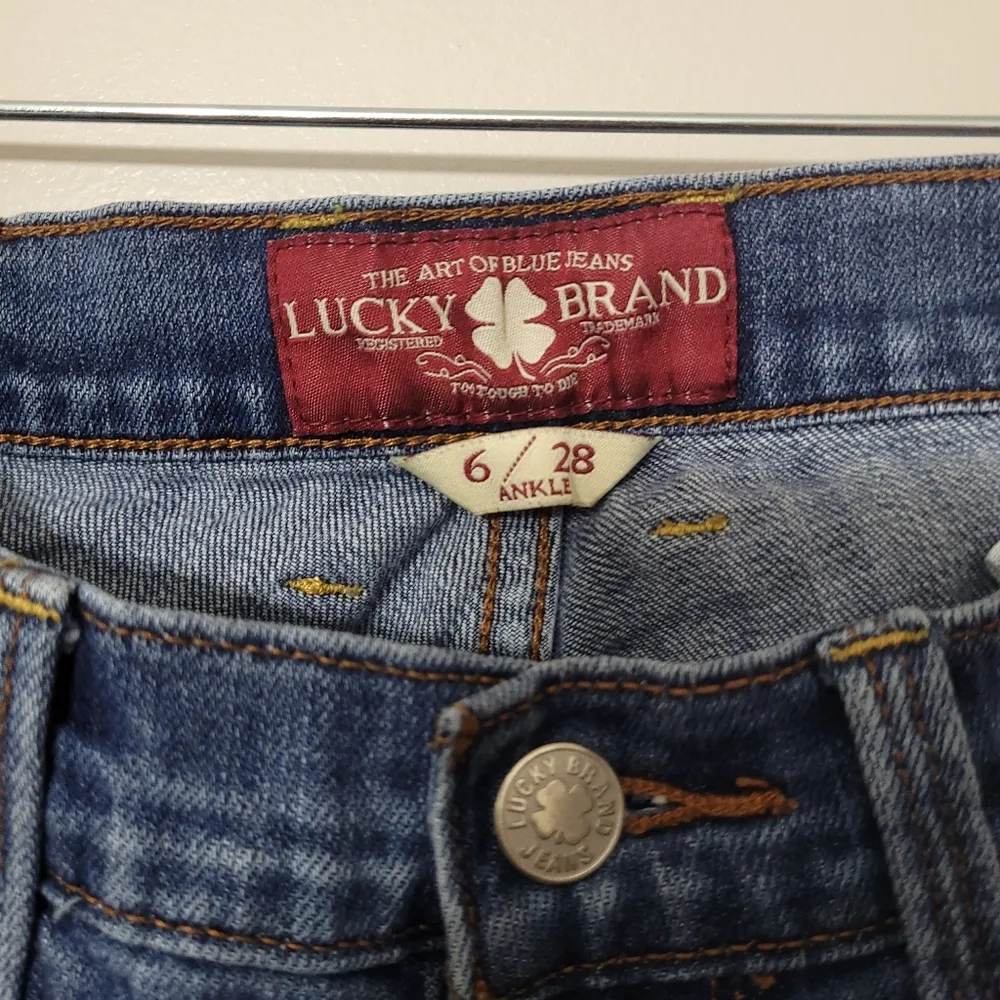 LUCKY BRAND Sofia Boot Ankle Mid Rise Blue Denim Jeans Women's  Size 6/28 - Image 4