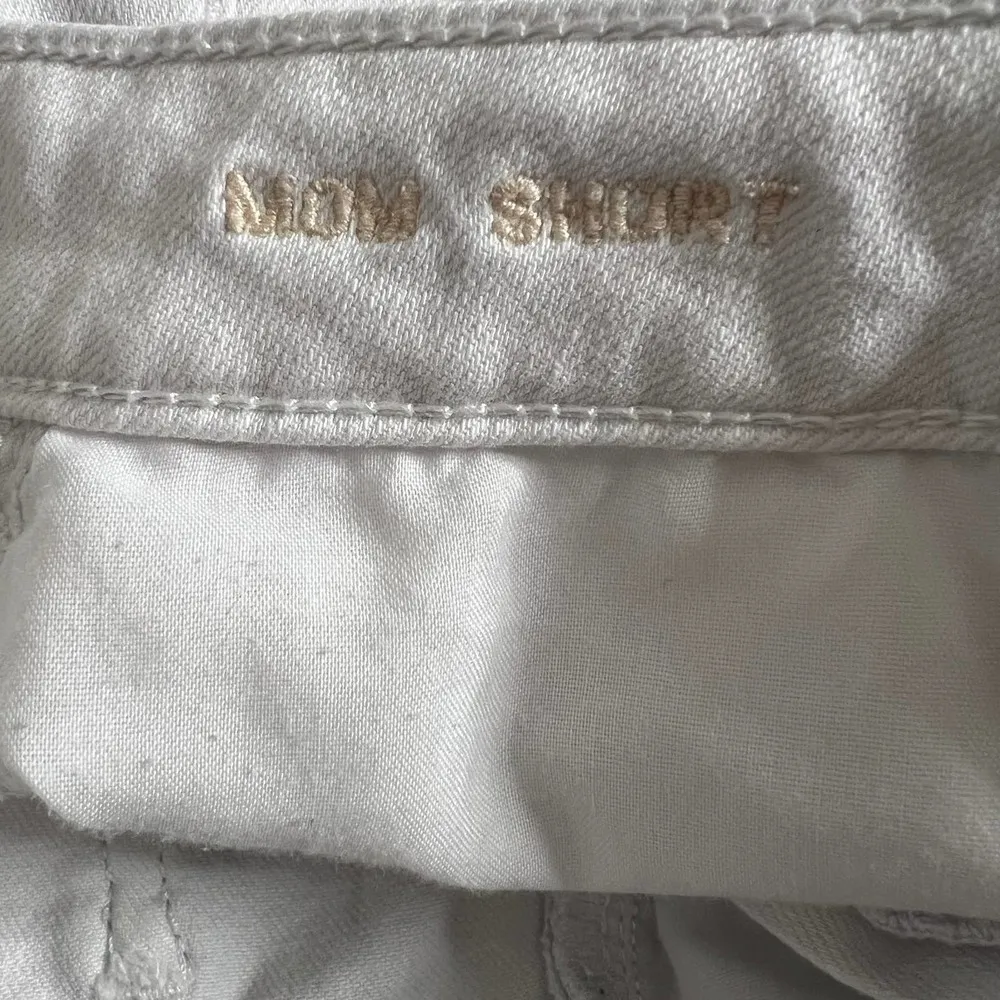 American Eagle Super Stretch Mom Short 6 Women’s White 5679 - Image 4