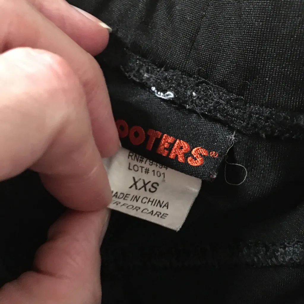 B60 Sale!! Hooters Girl Worn Uniform Black Shorts with a flaw Size Xxs - Image 4