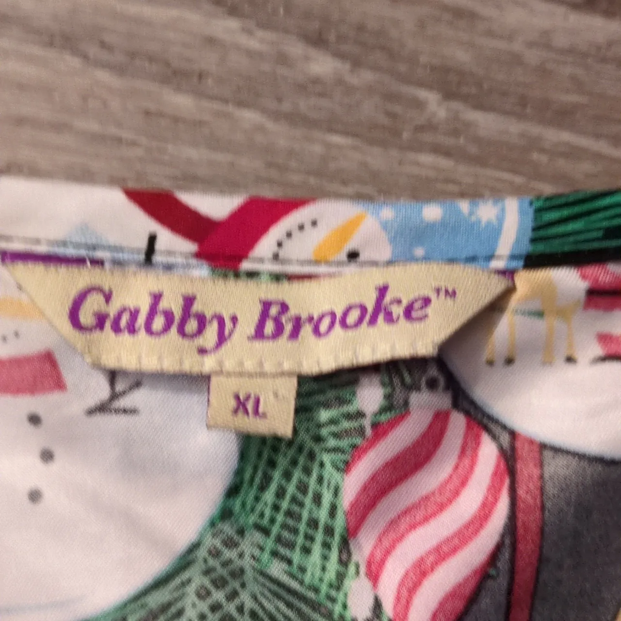 Gabby Brooke Christmas Scrub Top Size XL Red - Image 2