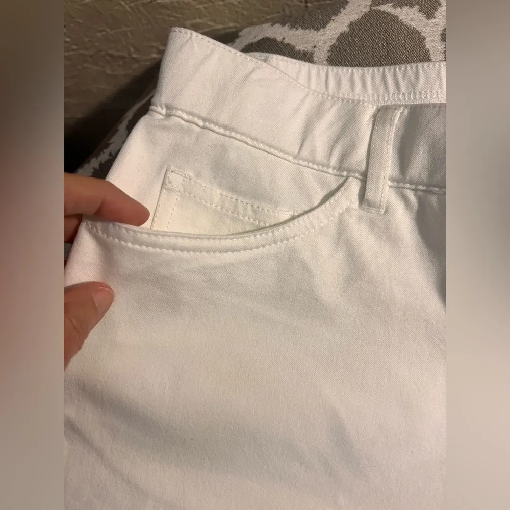 Isaac Mizrahi White Jeans boot cut flare 8P
Summer designer business casual NWOT - Image 6