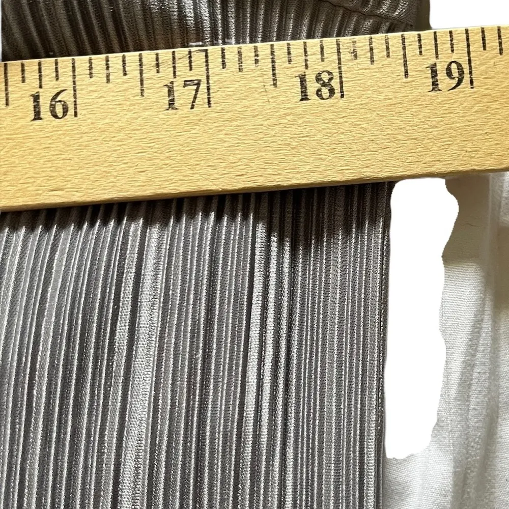 Topshop Midi Dress
Plisse Cold Shoulder Pleated Silver Lace size 8 - Image 8