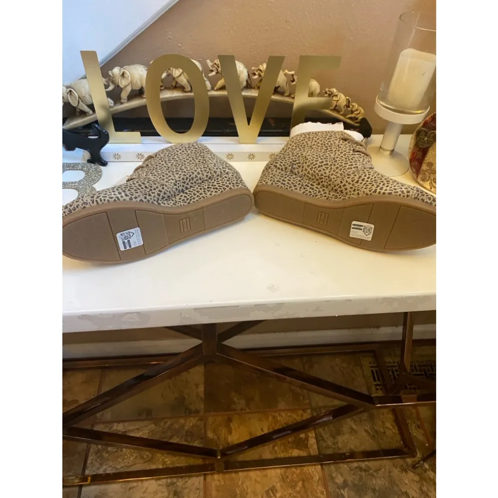 Tom’s animal print wedge bootie lace tie up size 5 - Image 6