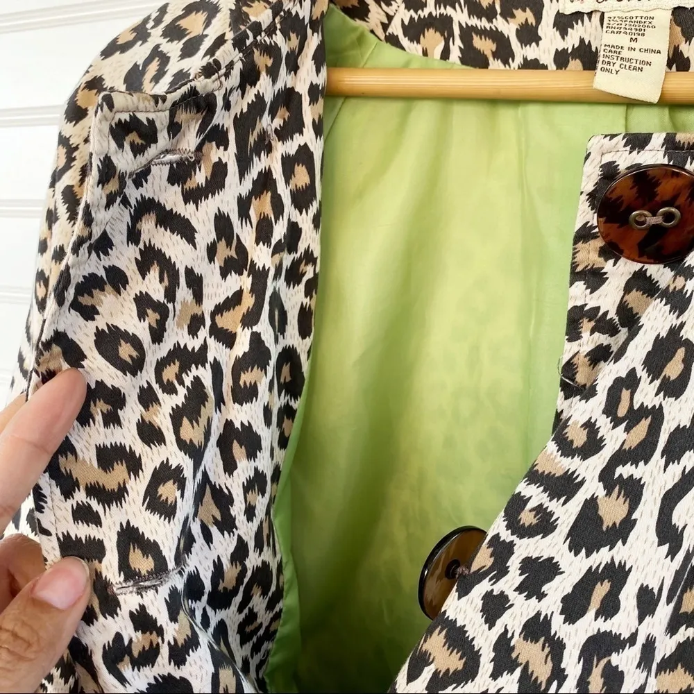 Forever 21 Leopard print Button down Coat Size Medium - Image 8