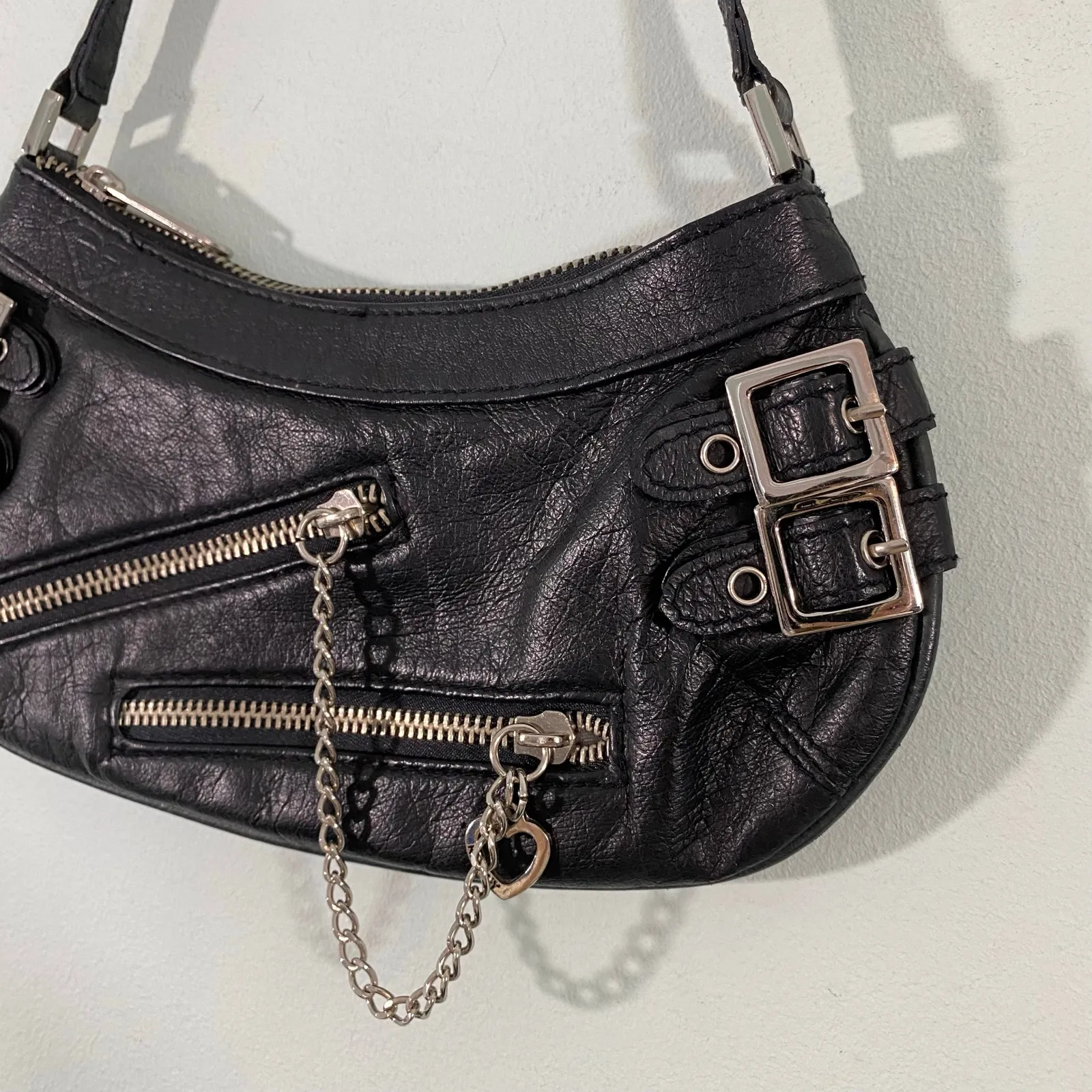 Vintage 90s / Y2K Roxy Black Leather Metal Chain Detail Mini Shoulder Bag - Image 3