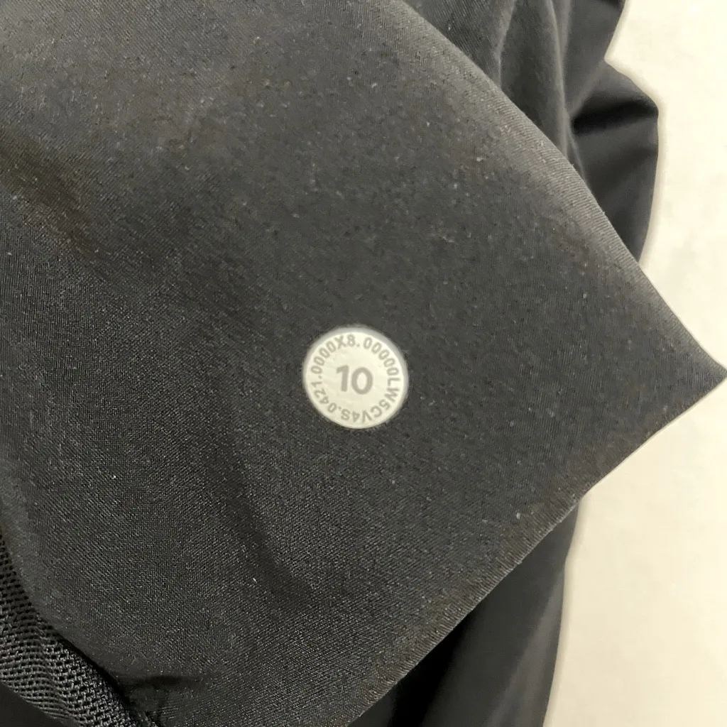 Lululemon Keep Moving Joggers Luxtreme Material Black, With Pockets in Size 10 - Image 11